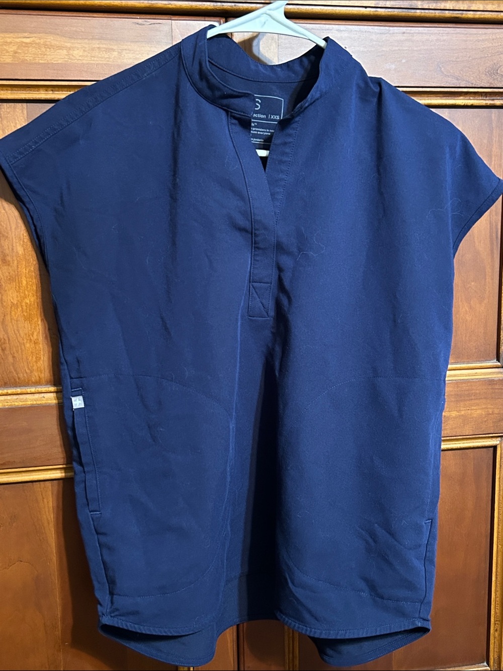 Figs Woman’s Rafaela Navy Scrub Top.   Size XXS